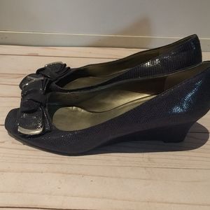 👠👠Open toe blue leather shoes by Bandolino